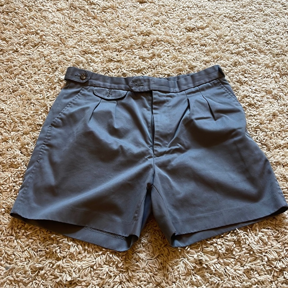 Men’s 5” pleated shorts (34” waist)